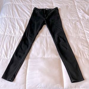 EUC Hollister Mid-Rise Black Skinny Jeans - 5 Long
